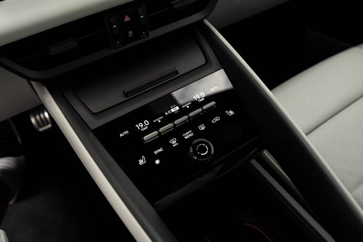 Sort Porsche Macan 4S fra 2025