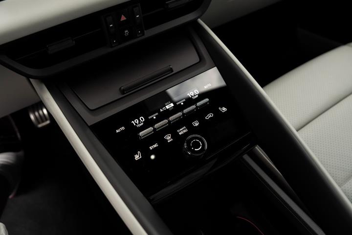 Sort Porsche Macan 4S fra 2025