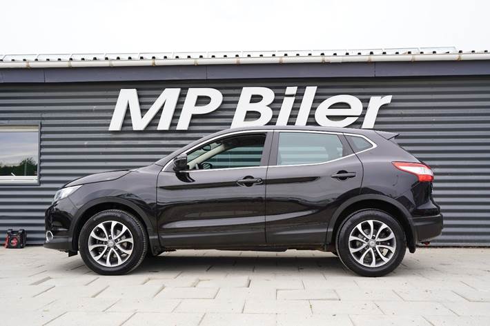 Sort Nissan Qashqai fra 2014