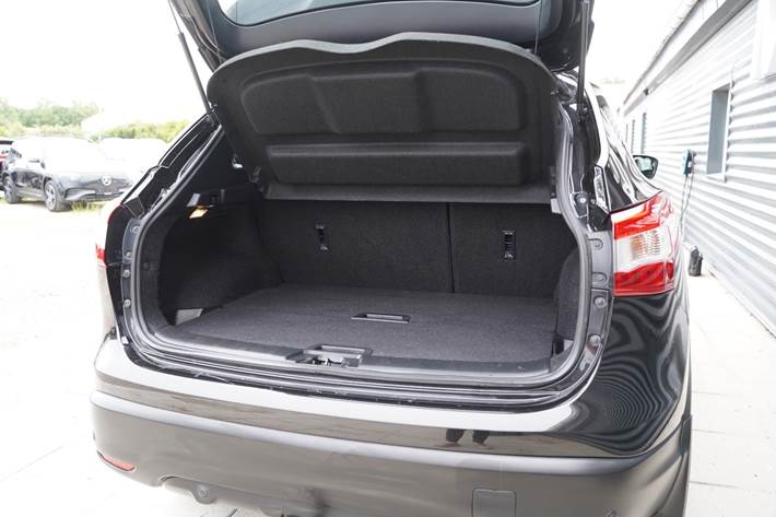 Sort Nissan Qashqai fra 2014