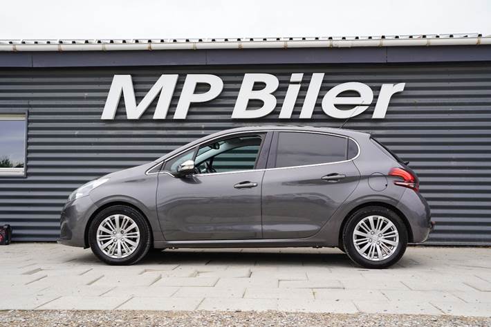 Grå Peugeot 208 fra 2018