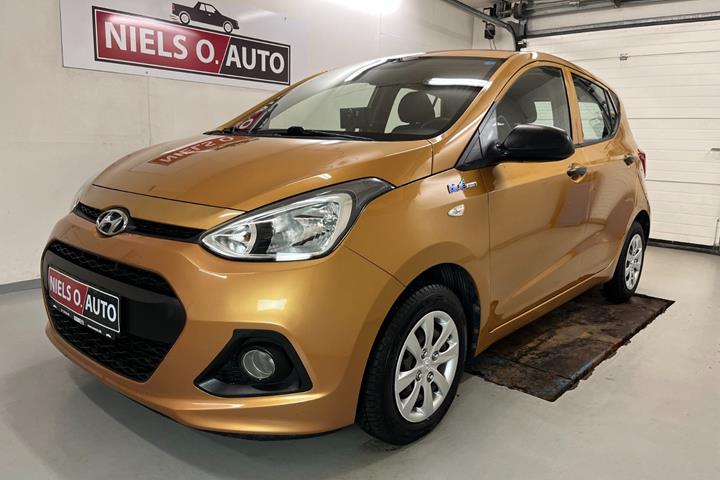 Gul Hyundai i10 fra 2015 set udefra