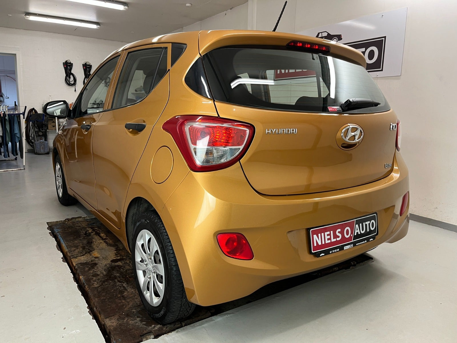 Gul Hyundai i10 fra 2015