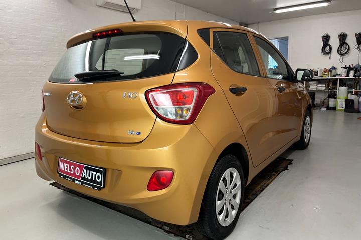Gul Hyundai i10 fra 2015