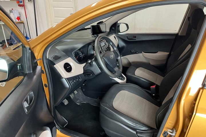 Gul Hyundai i10 fra 2015