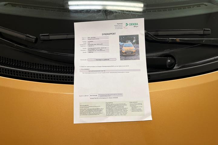 Gul Hyundai i10 fra 2015