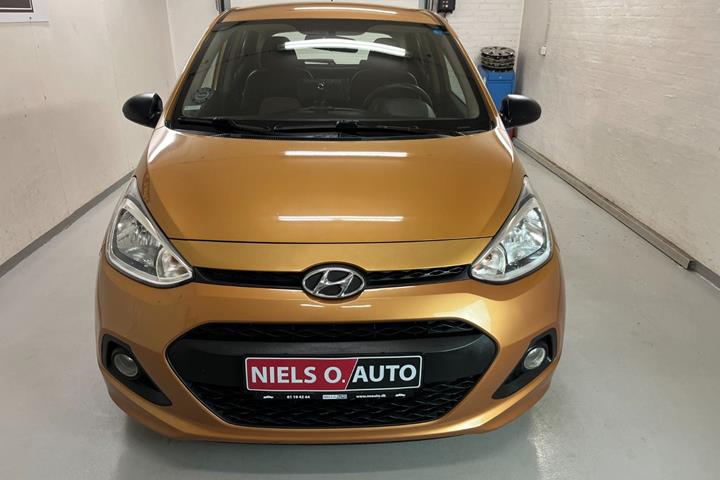 Gul Hyundai i10 fra 2015