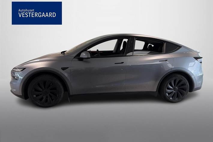 Grå Tesla Model Y fra 2025