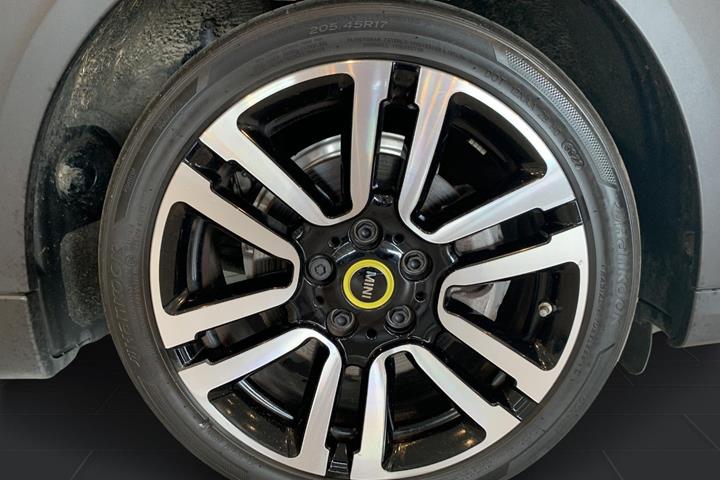 Sort Mini Cooper SE fra 2023