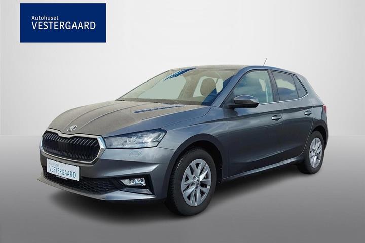 Grå Skoda Fabia fra 2023 set udefra