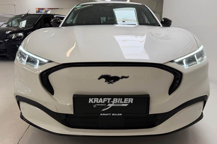 Hvid Ford Mustang Mach-E fra 2021