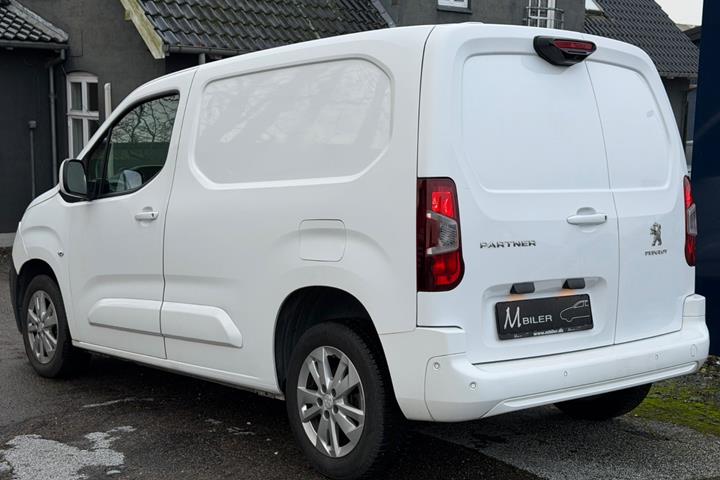 Hvid Peugeot Partner fra 2020