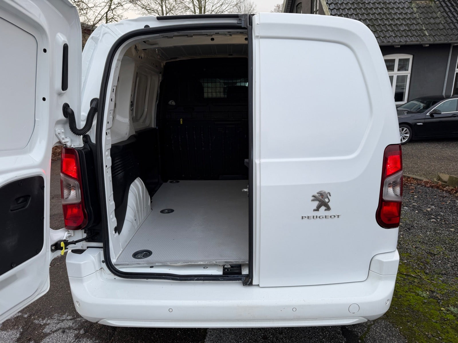 Hvid Peugeot Partner fra 2020
