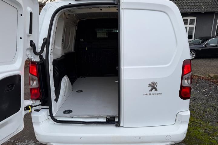 Hvid Peugeot Partner fra 2020