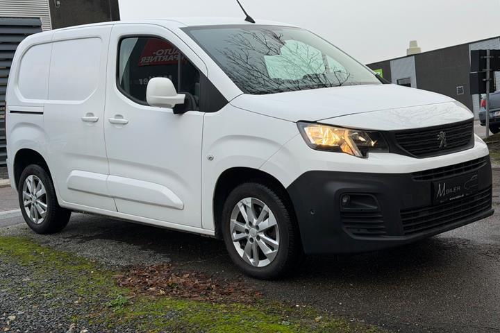 Hvid Peugeot Partner fra 2020