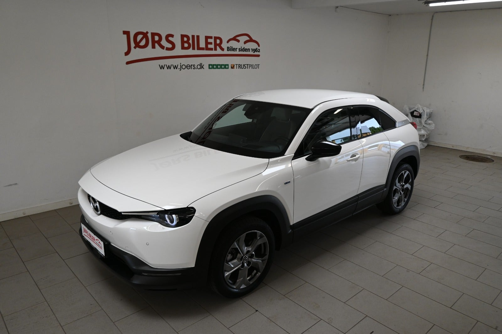Hvid Mazda MX-30 fra 2024