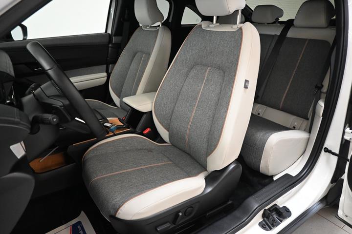 Hvid Mazda MX-30 fra 2024