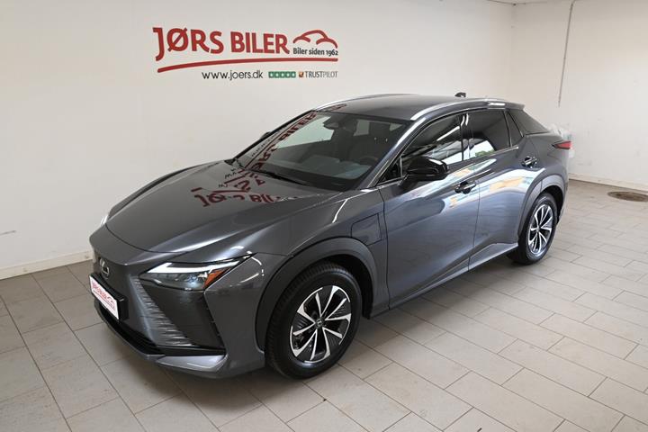 Grå Lexus RZ300e fra 2025 set udefra