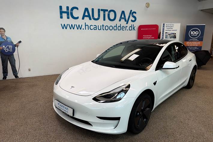 Hvid Tesla Model 3 fra 2021