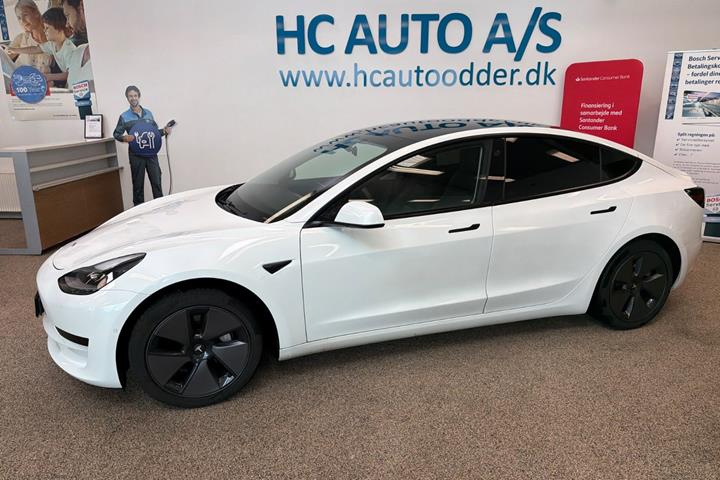 Hvid Tesla Model 3 fra 2021