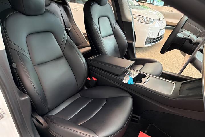 Hvid Tesla Model 3 fra 2021