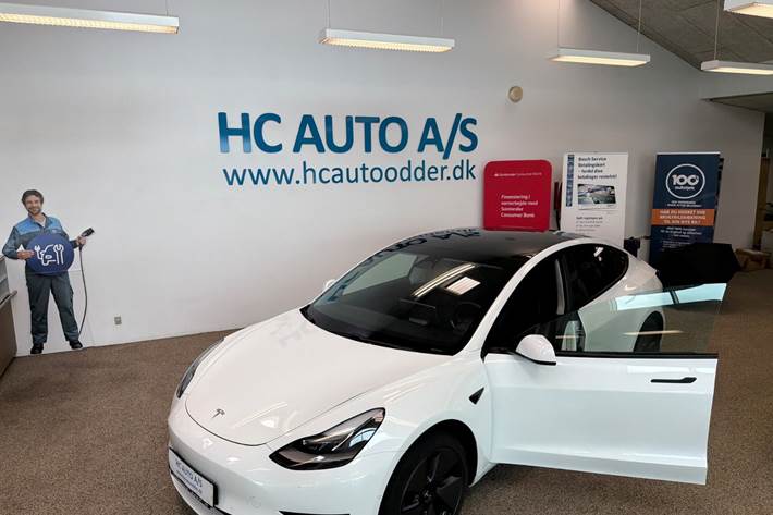 Hvid Tesla Model 3 fra 2021