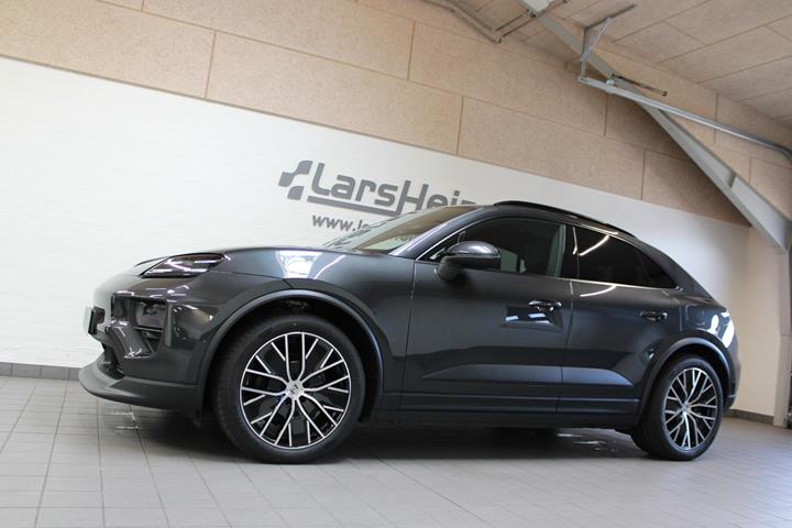 Grå Porsche Macan 4 fra 2025