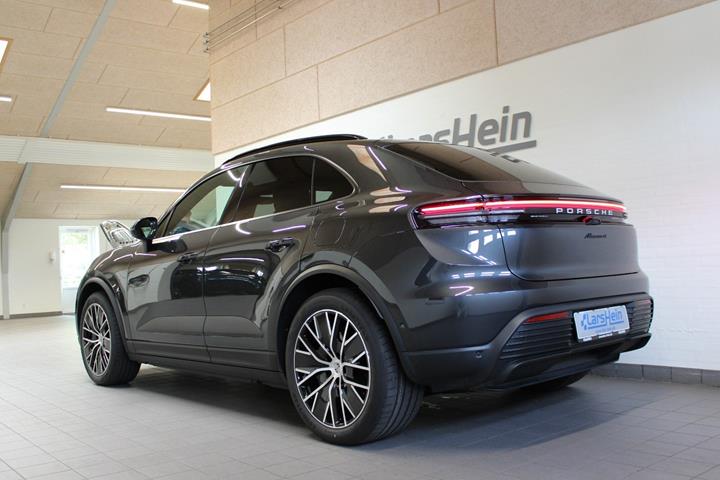 Grå Porsche Macan 4 fra 2025