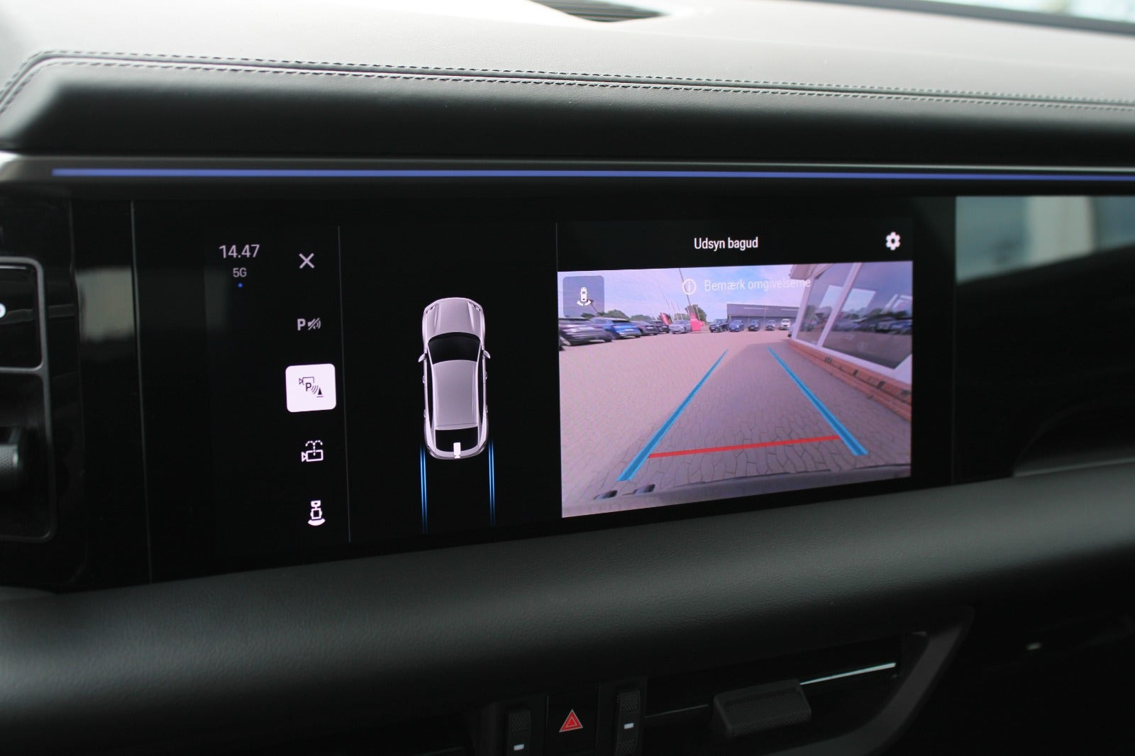 Grå Porsche Macan 4 fra 2025