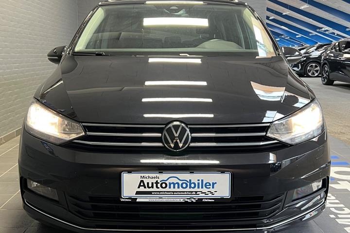 Sort VW Touran fra 2023