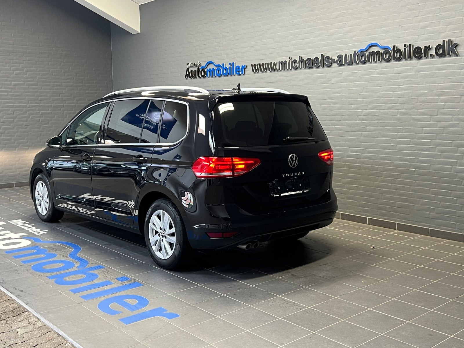 Sort VW Touran fra 2023