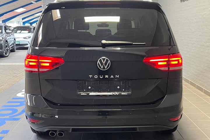 Sort VW Touran fra 2023