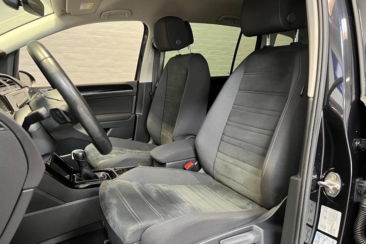Sort VW Touran fra 2023