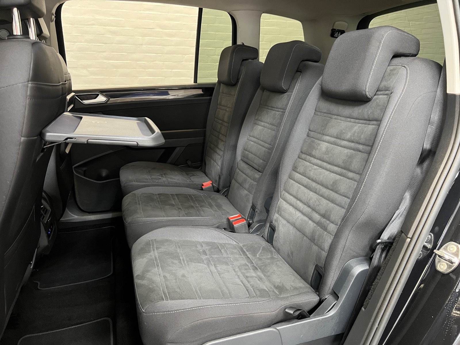 Sort VW Touran fra 2023