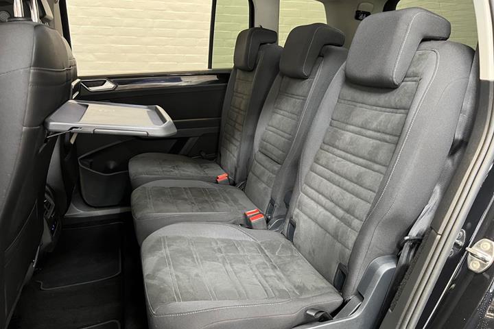 Sort VW Touran fra 2023
