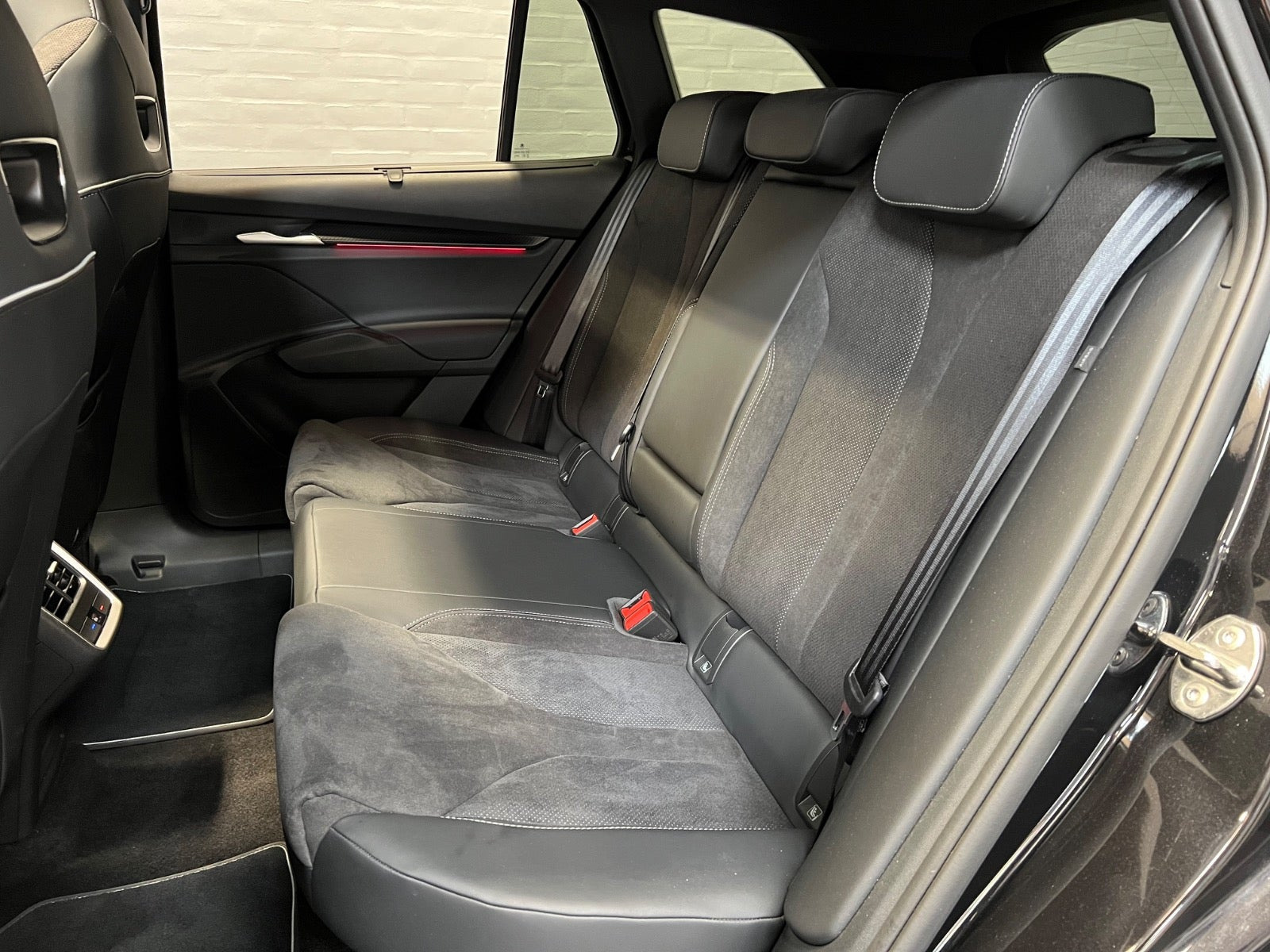 Sort Skoda Enyaq fra 2026