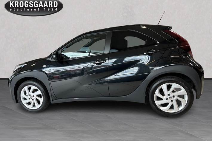 Beige Toyota Aygo X fra 2024