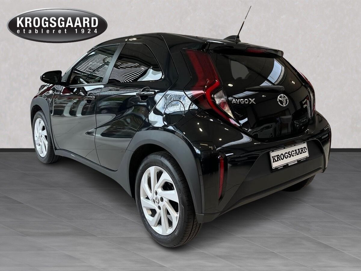 Beige Toyota Aygo X fra 2024