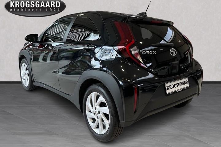Beige Toyota Aygo X fra 2024