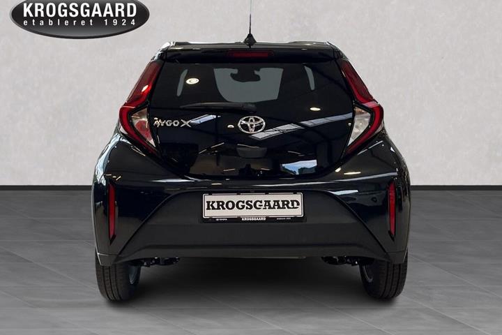Beige Toyota Aygo X fra 2024
