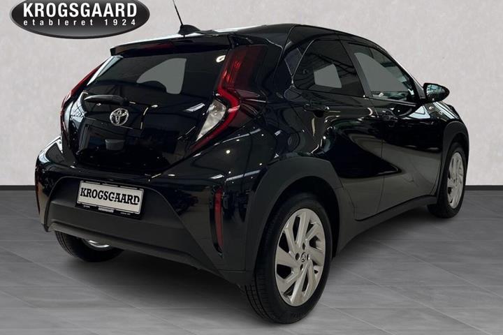 Beige Toyota Aygo X fra 2024