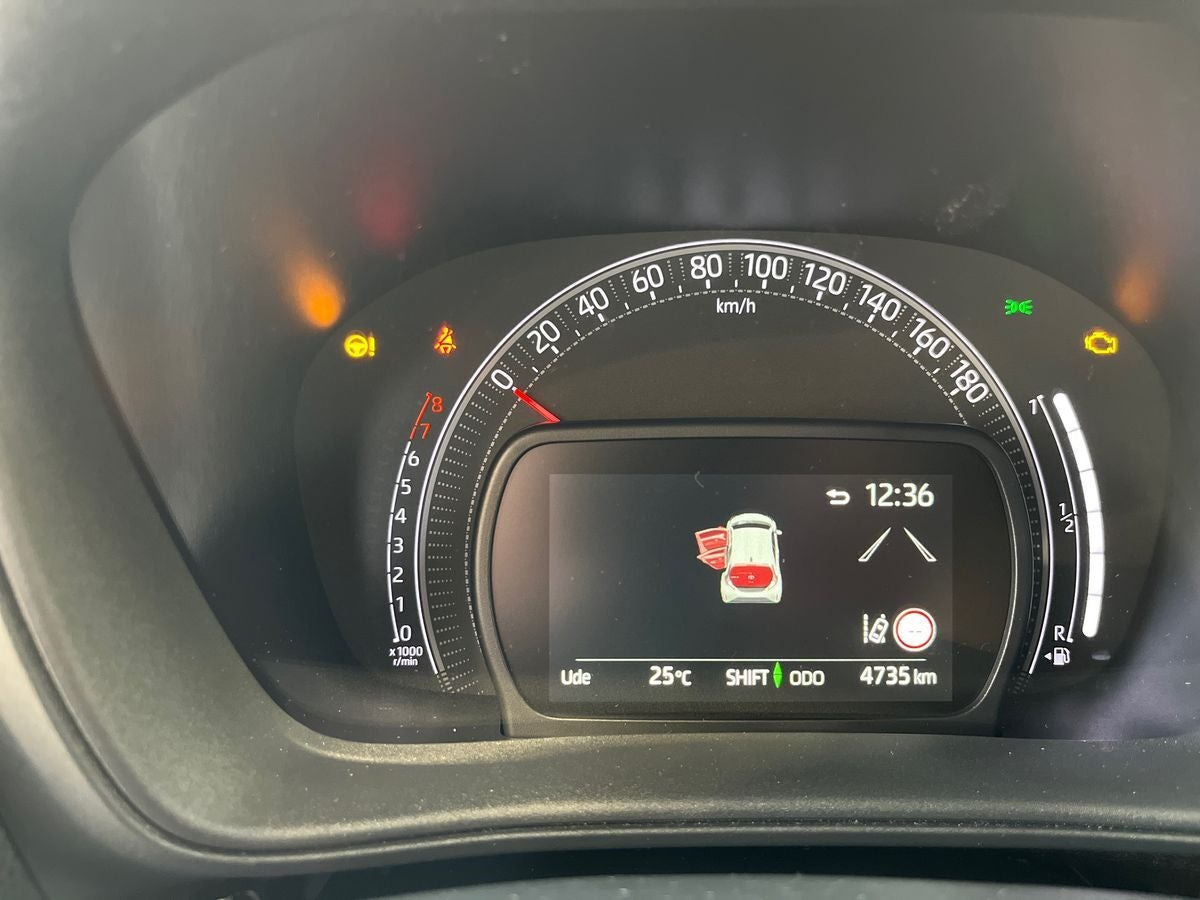 Beige Toyota Aygo X fra 2024