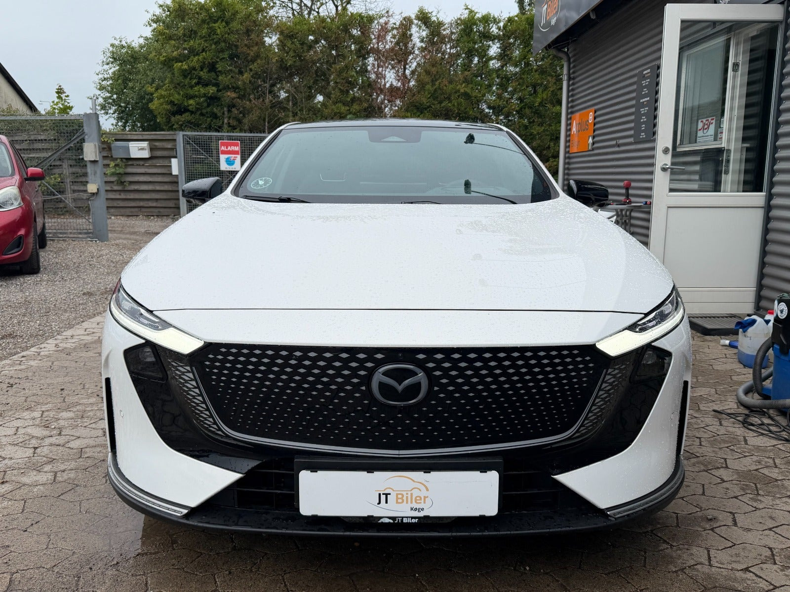 Hvid Mazda 6e fra 2026