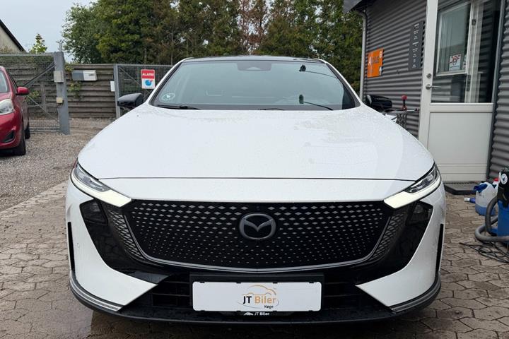 Hvid Mazda 6e fra 2026