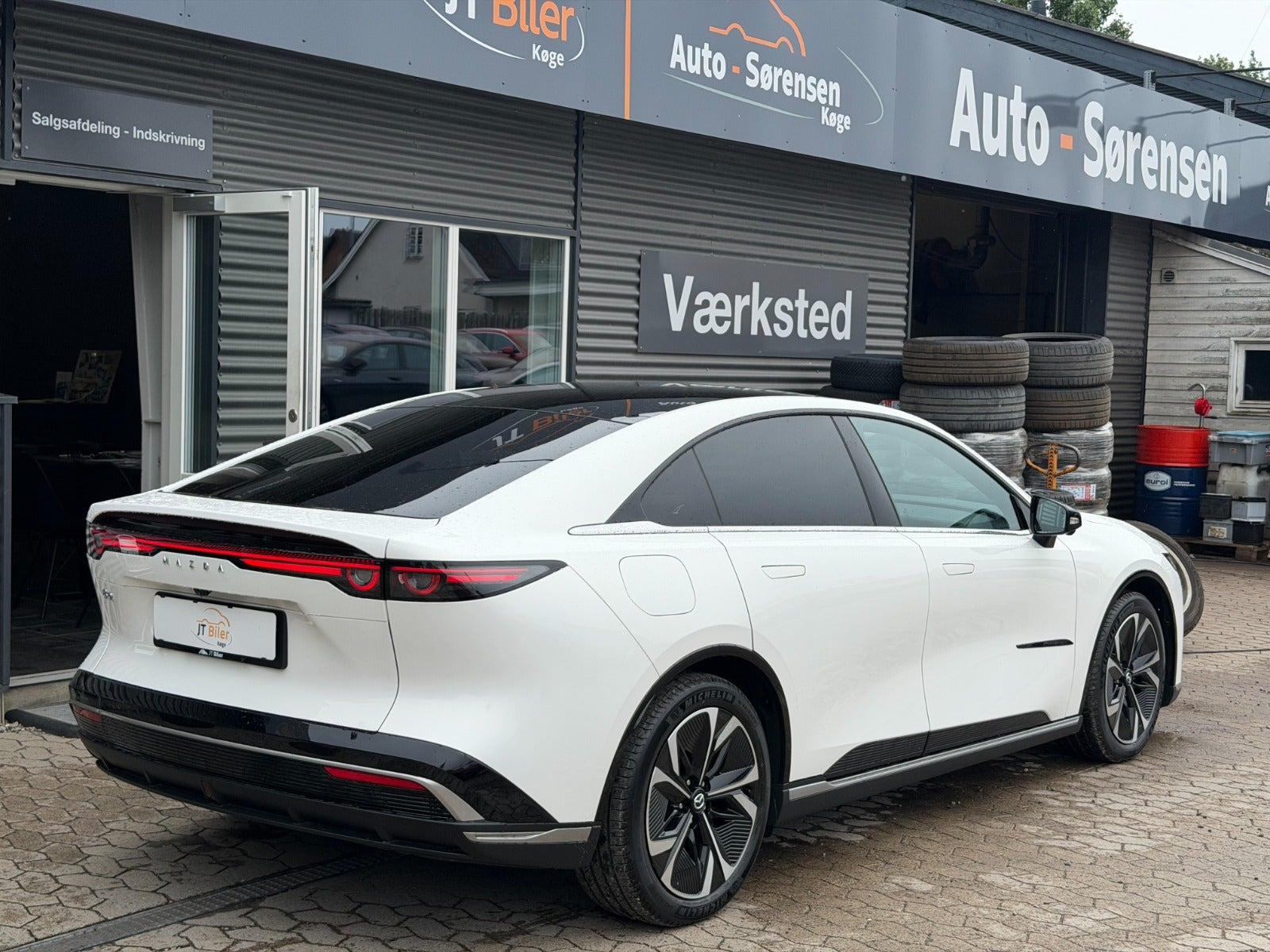 Hvid Mazda 6e fra 2026