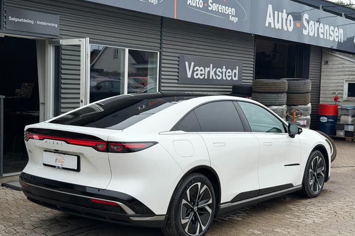 Hvid Mazda 6e fra 2026