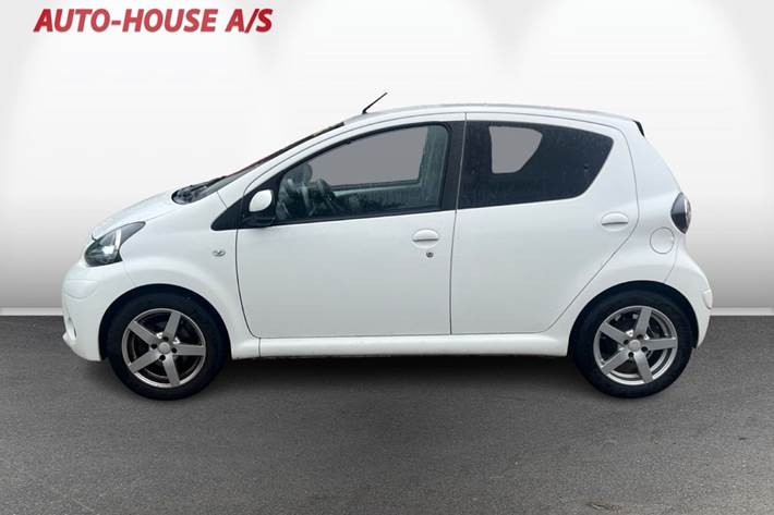 Hvid Toyota Aygo fra 2012