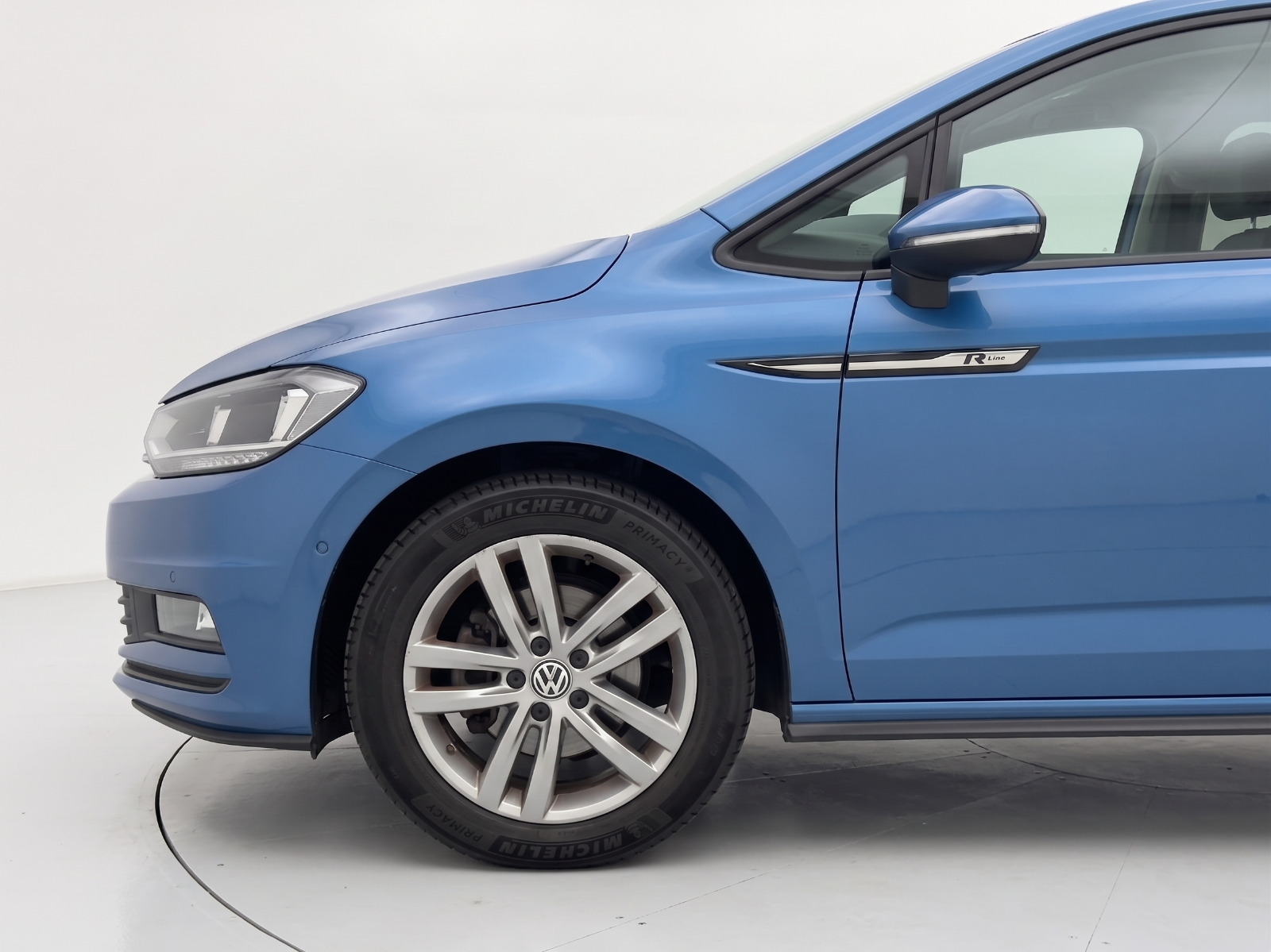 Blå VW Touran fra 2017
