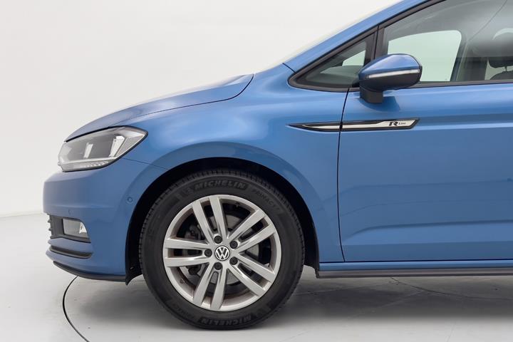Blå VW Touran fra 2017