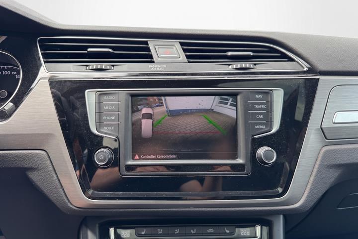 Blå VW Touran fra 2017